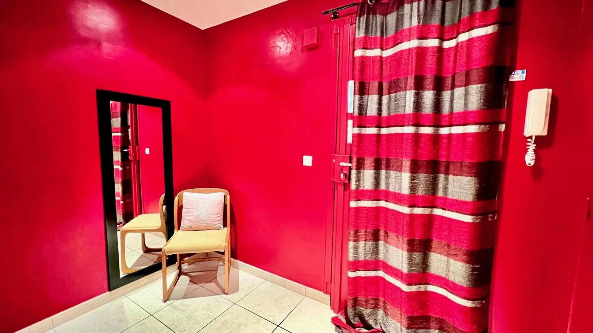 Aparthotel Riviera - Hotel Des Postes 2 - City Center Massena Nice Apartment